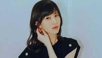 娱乐吃瓜酱视频开头捂脸的女生
