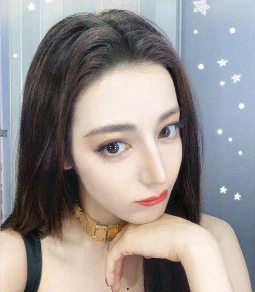 迪丽热巴娱乐吃瓜君是谁,揭秘明星幕后趣闻
